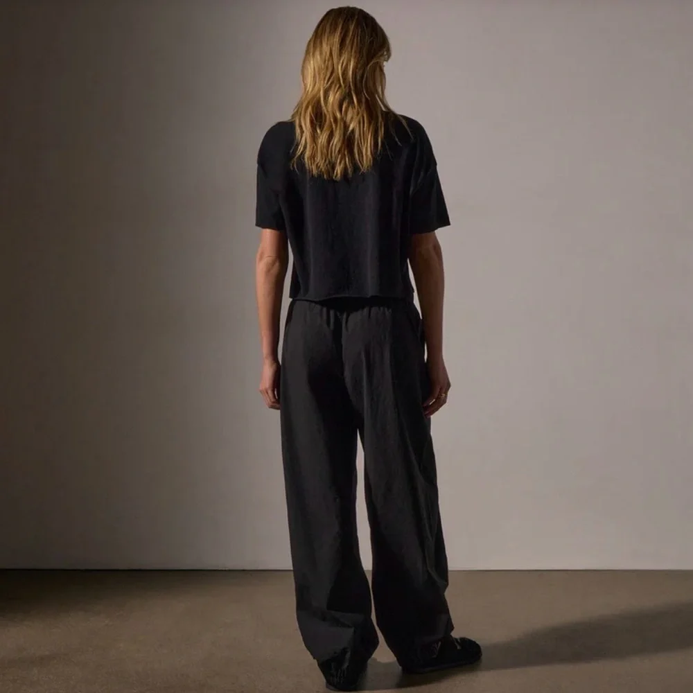 JAMES PERSE Stretch Poplin Parachute Pant in Color Black & Color Salt Pigment - Picture 4 of 16
